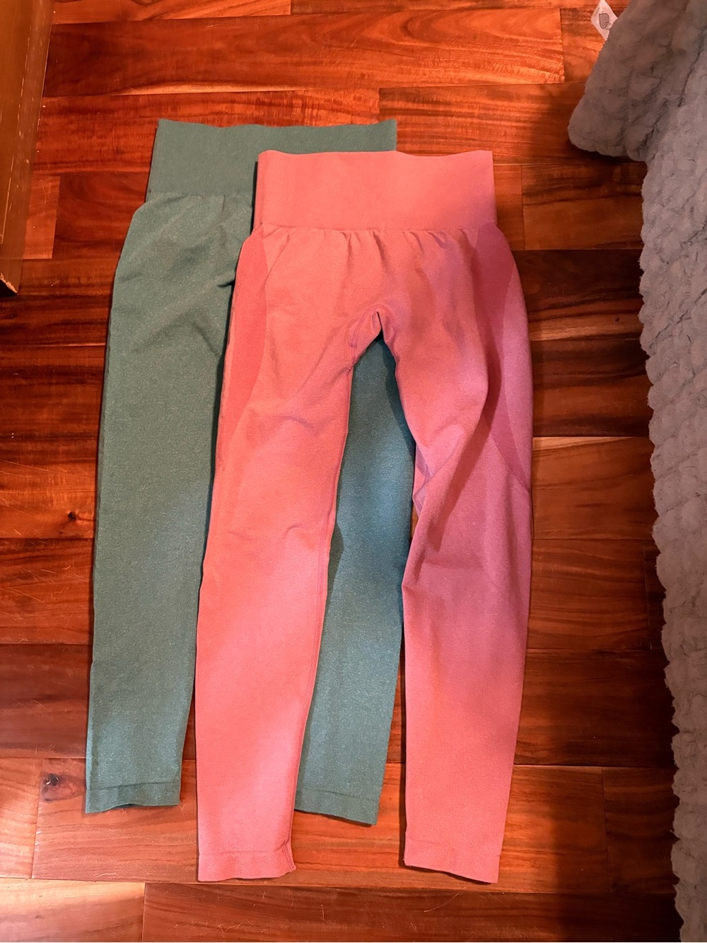 NVGTN‎ Seamless Scrunch Butt Leggings Bundle Pink & Teal Size M (0876)